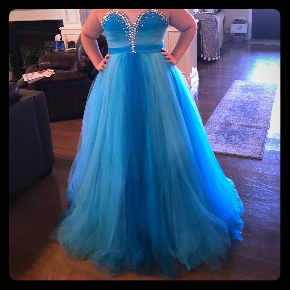MacDuggal Prom Pageant Dress! Must See This One!!